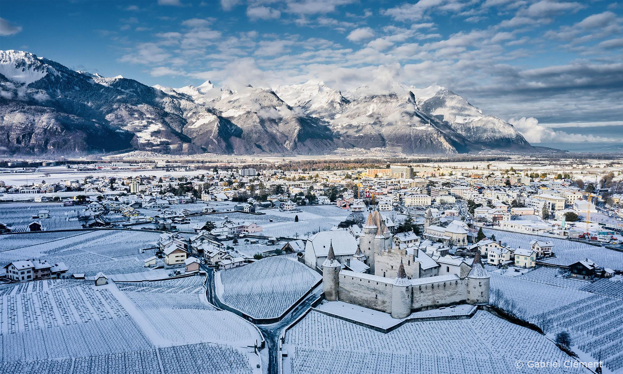 Vue sur Aigle et le château (enneigé)